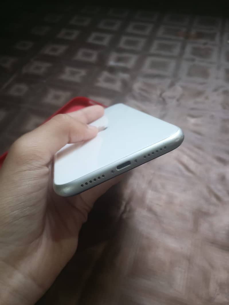 Apple iPhone 11 6