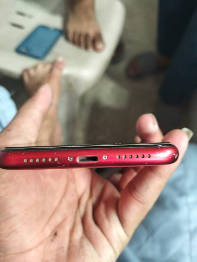Apple iPhone 11 4