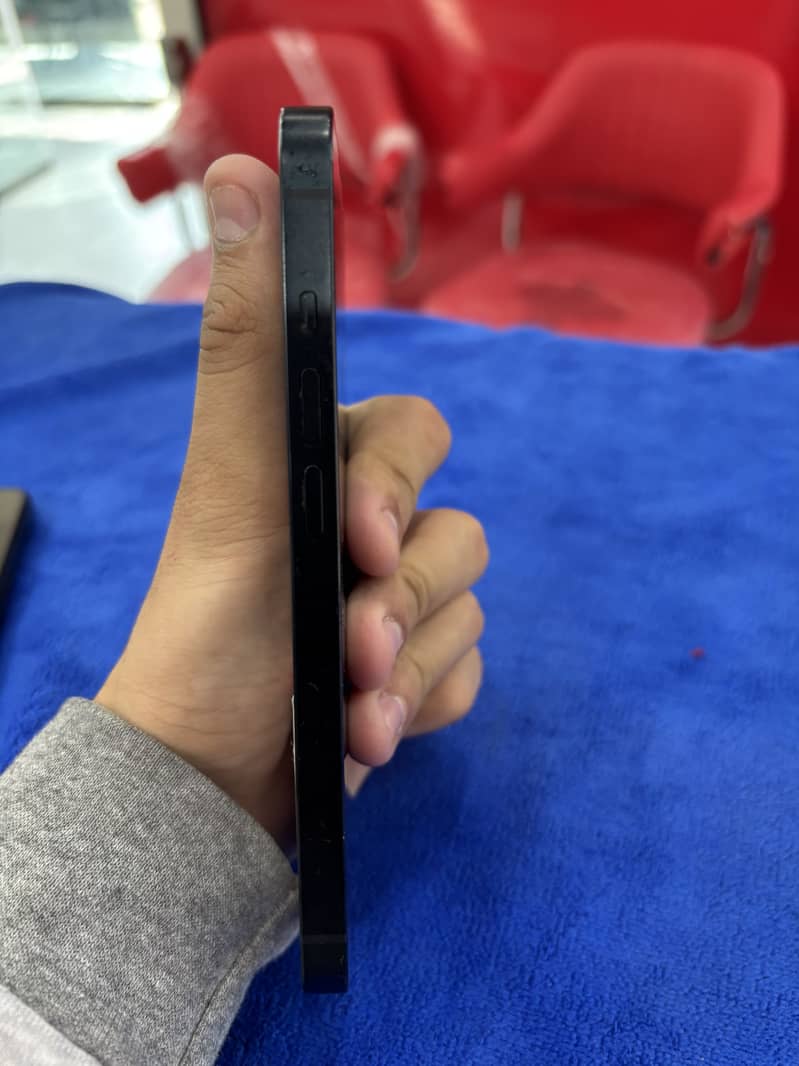 Apple iPhone 14 3