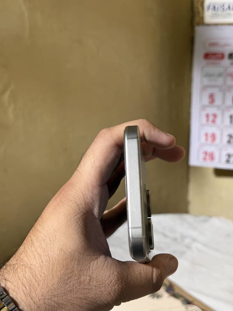 Apple iPhone 15 Pro Max 2