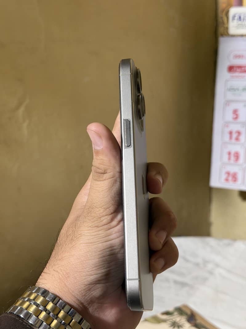 Apple iPhone 15 Pro Max 5