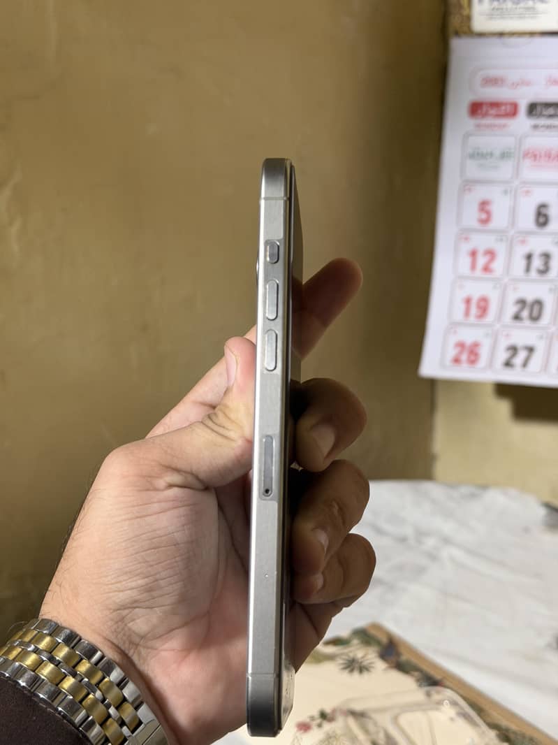 Apple iPhone 15 Pro Max 6