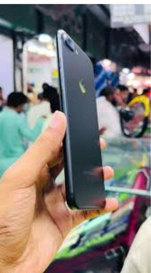 Apple iPhone 7 Plus 0