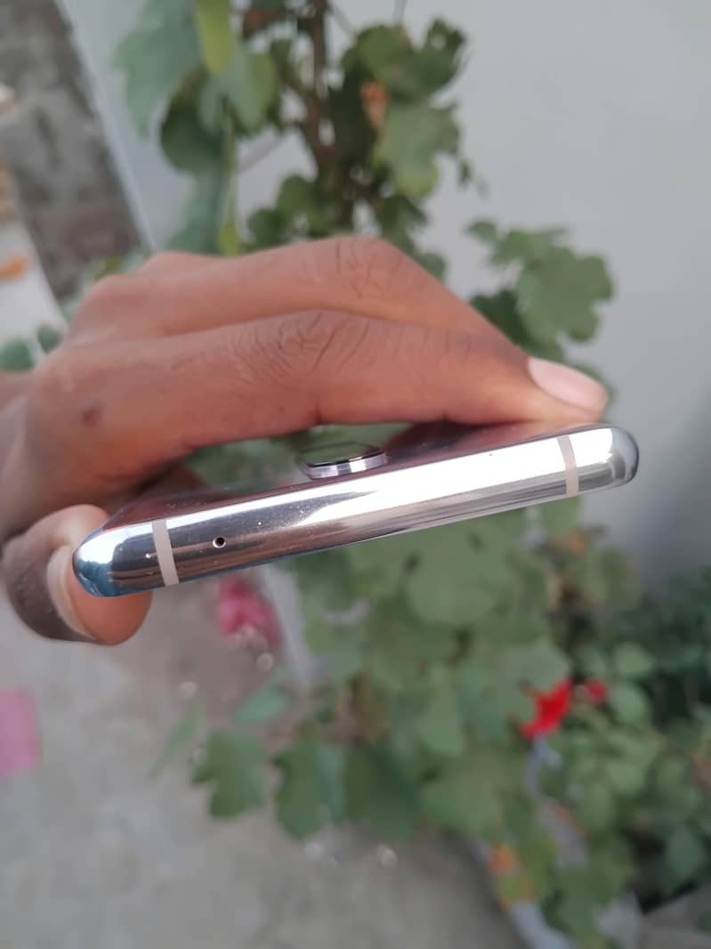 One Plus 8 10/10 4