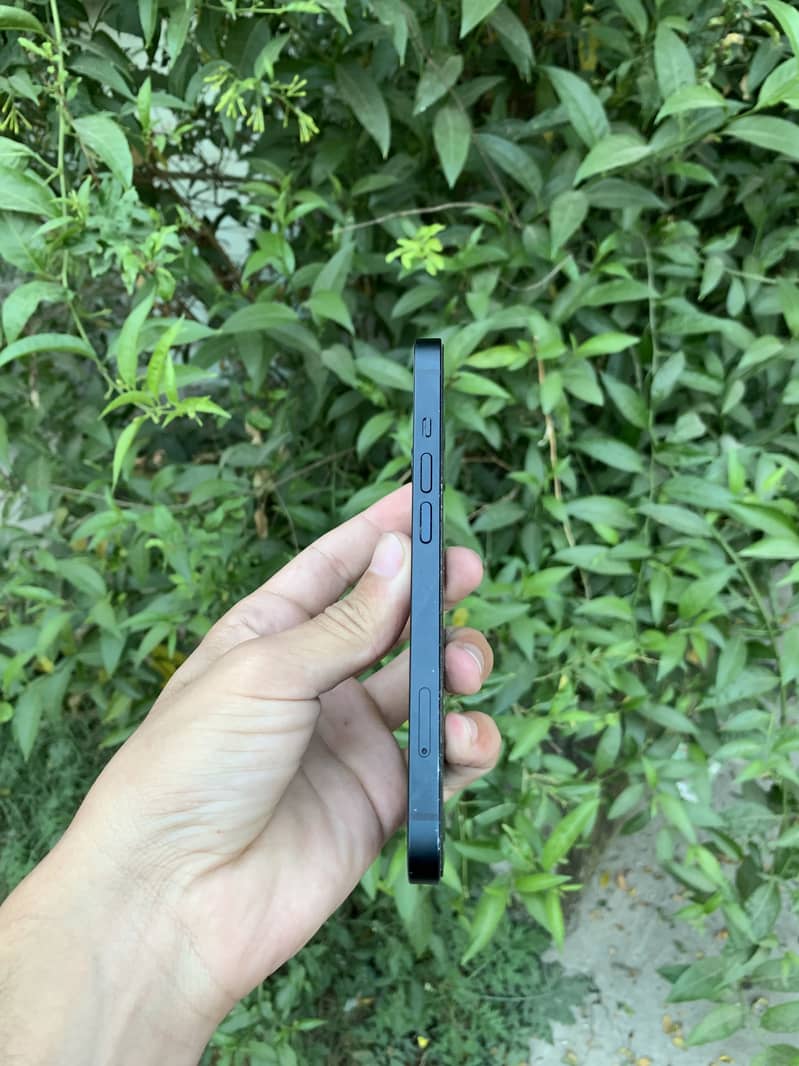 Apple iPhone 13 2