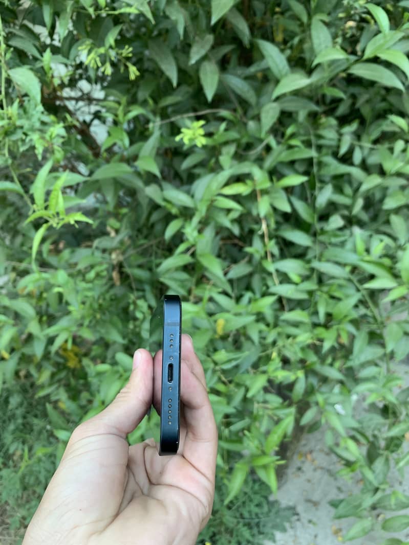 Apple iPhone 13 4