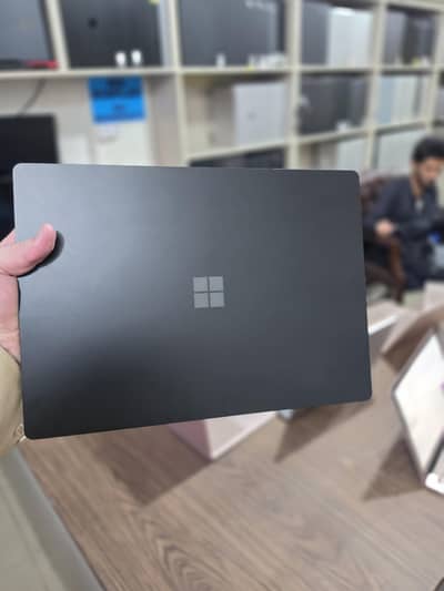 Microsoft surface 4 15inches i7 11th |32 Gb Ram & 512 ssd|