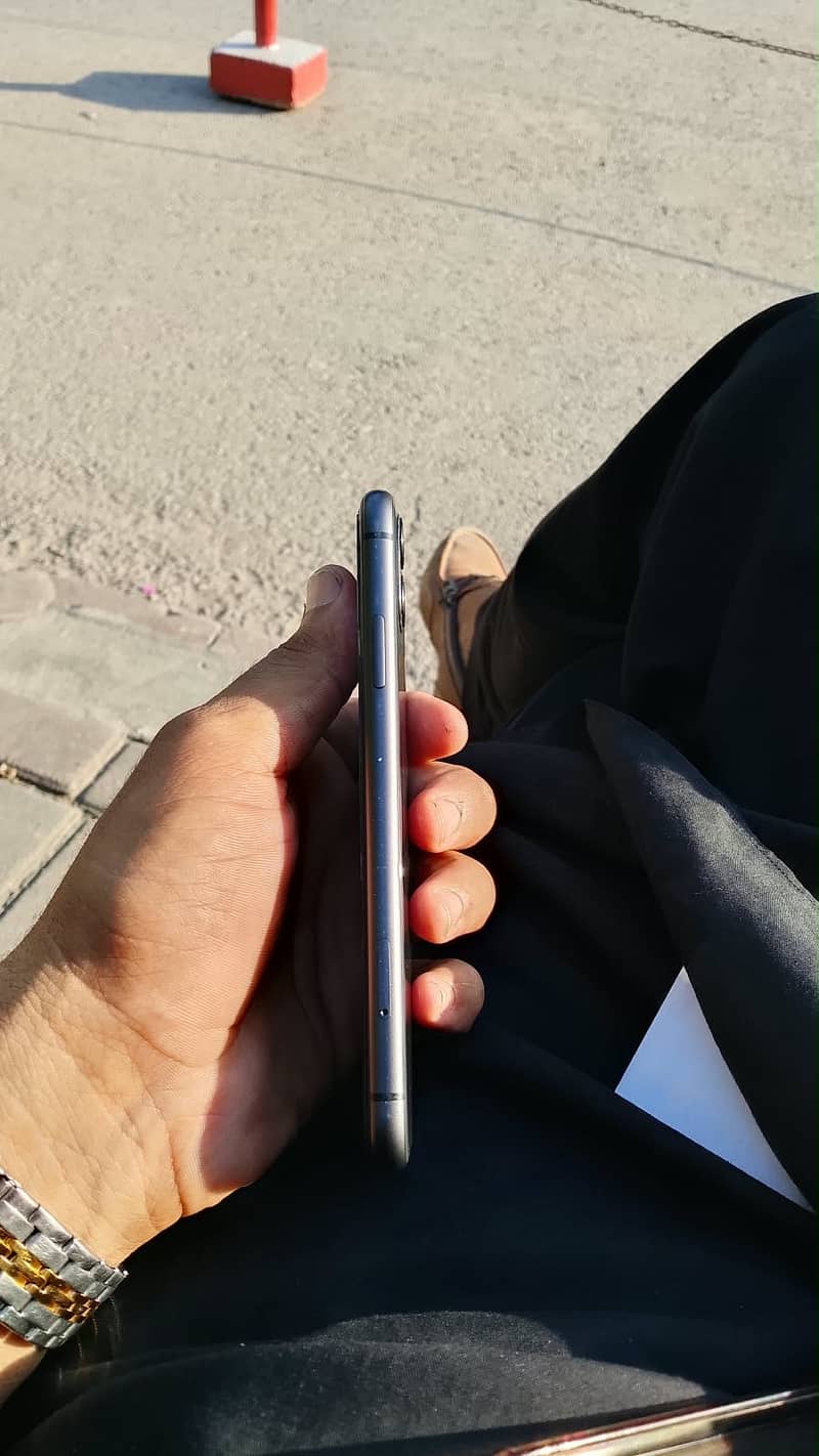 Apple iPhone 11 7