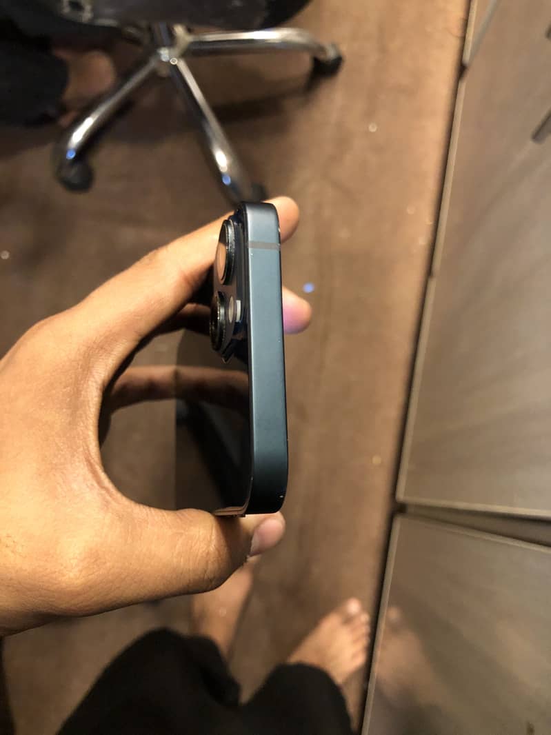 Apple iPhone 14 3