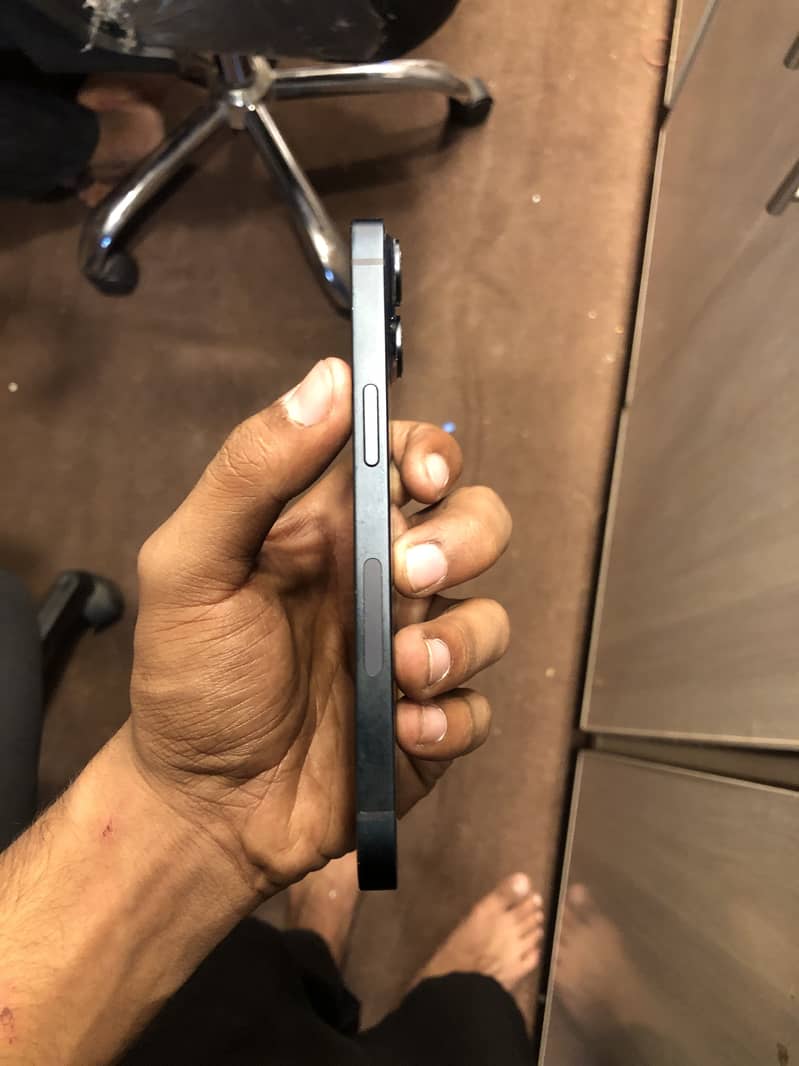Apple iPhone 14 4