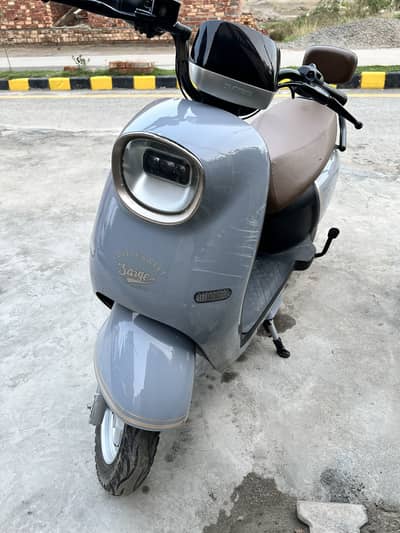 Saige Electric scooty