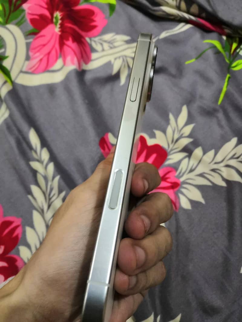 Apple iPhone 16 Pro Max 3