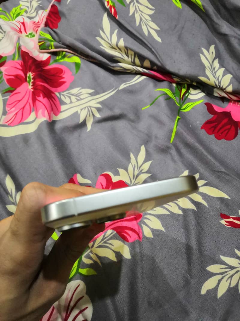 Apple iPhone 16 Pro Max 5