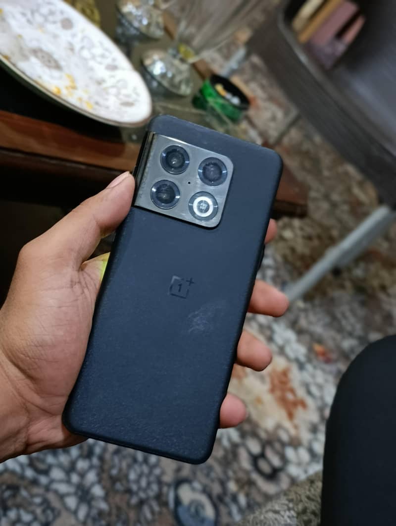 One Plus 10 Pro 4