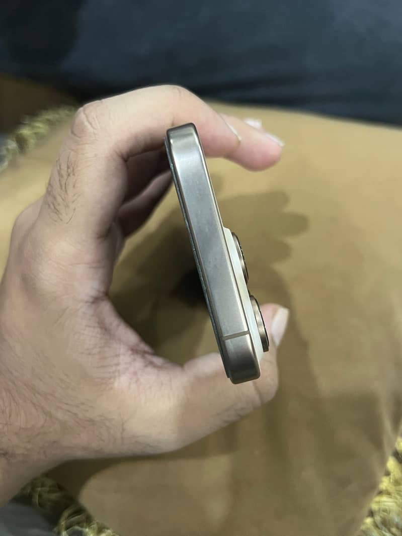 Apple iPhone 16 Pro 0