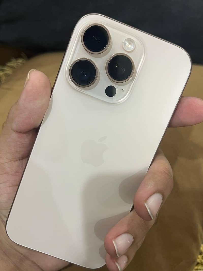 Apple iPhone 16 Pro 4