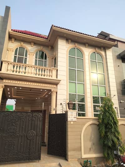 5 Marla house 3 bedrooms for sale in DHA Phase 9 town Block D