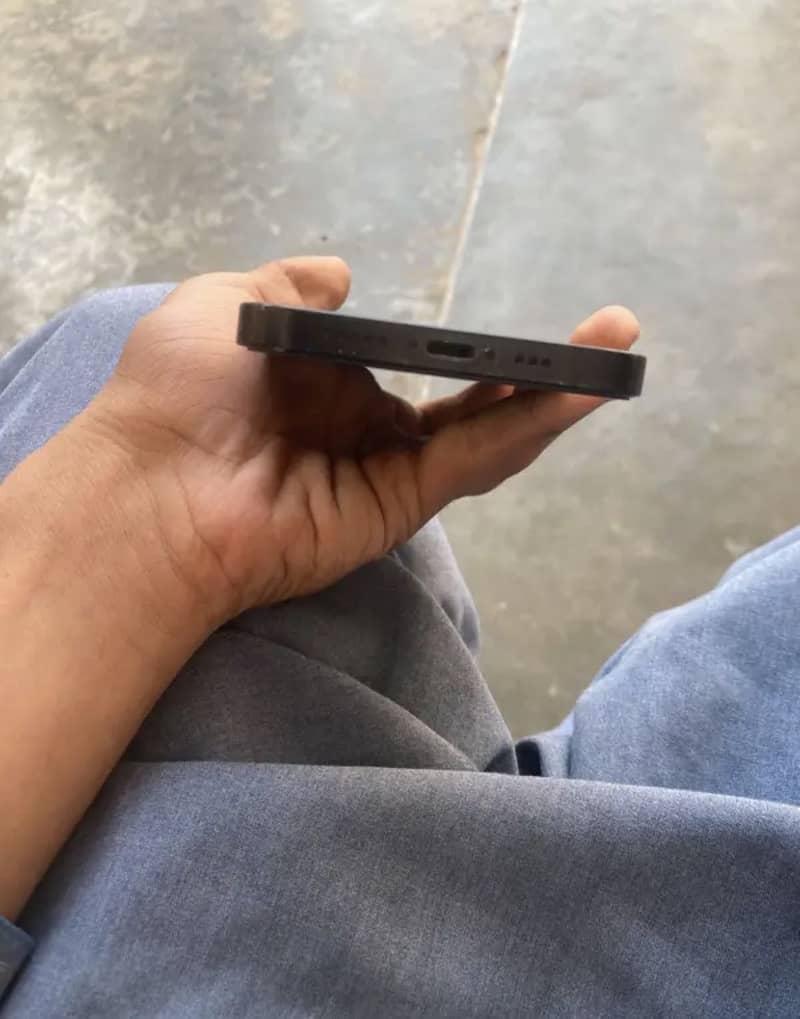 Apple iPhone 12 2