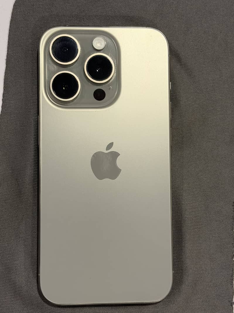 Apple iPhone 15 Pro 0