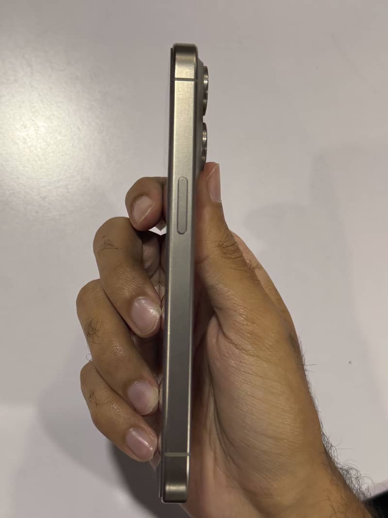 Apple iPhone 15 Pro 2