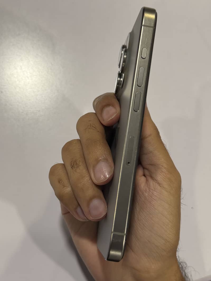 Apple iPhone 15 Pro 3