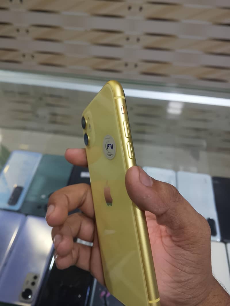 Apple iPhone 11 3