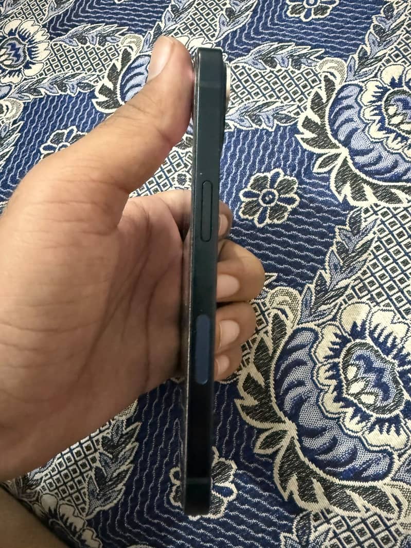 Apple iPhone 13 2