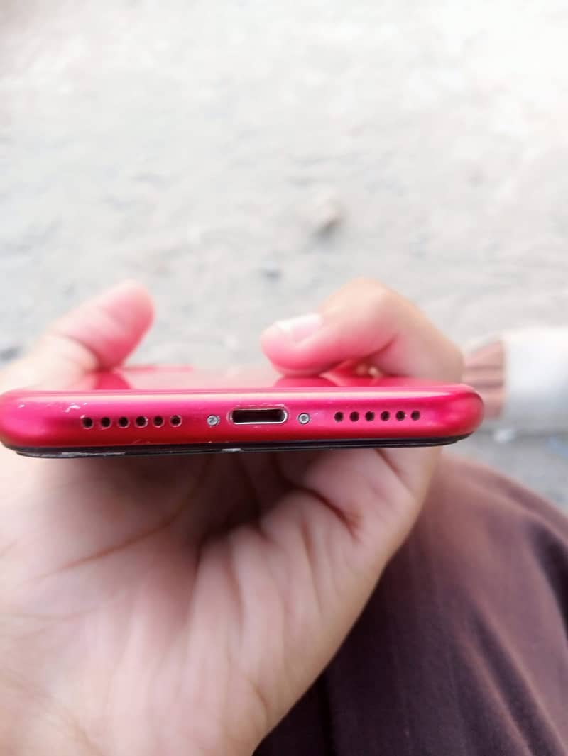 Apple iPhone 11 4