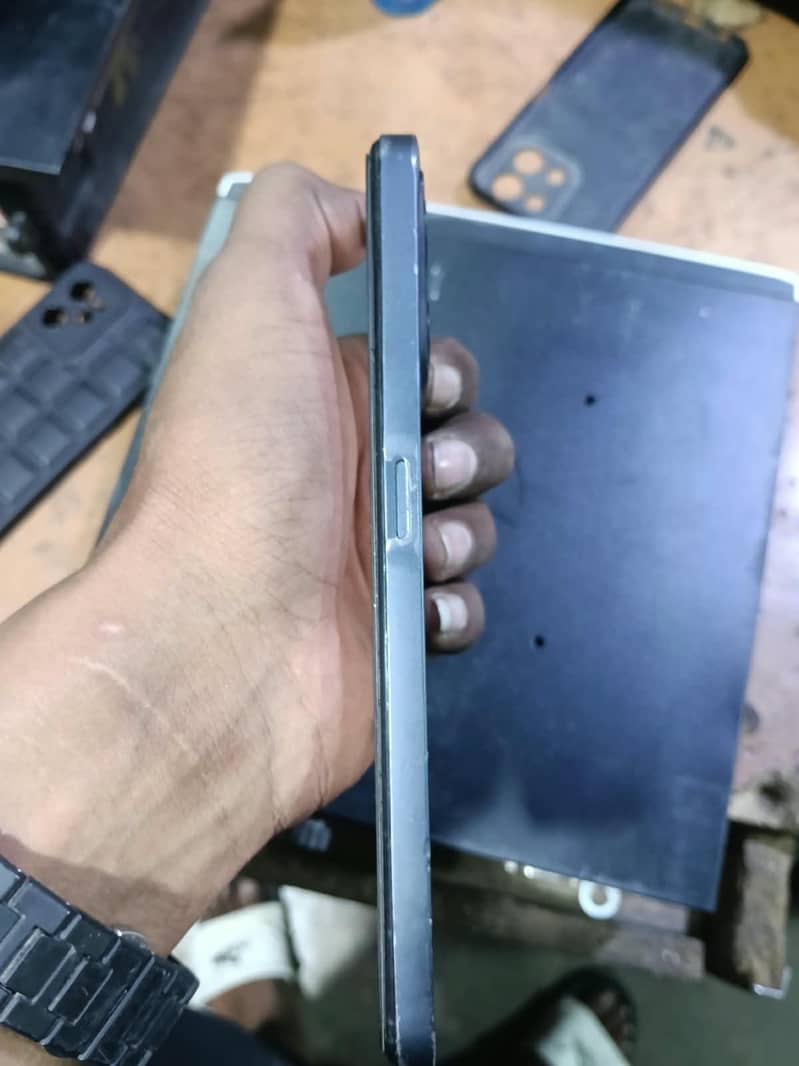 Realme C35 3