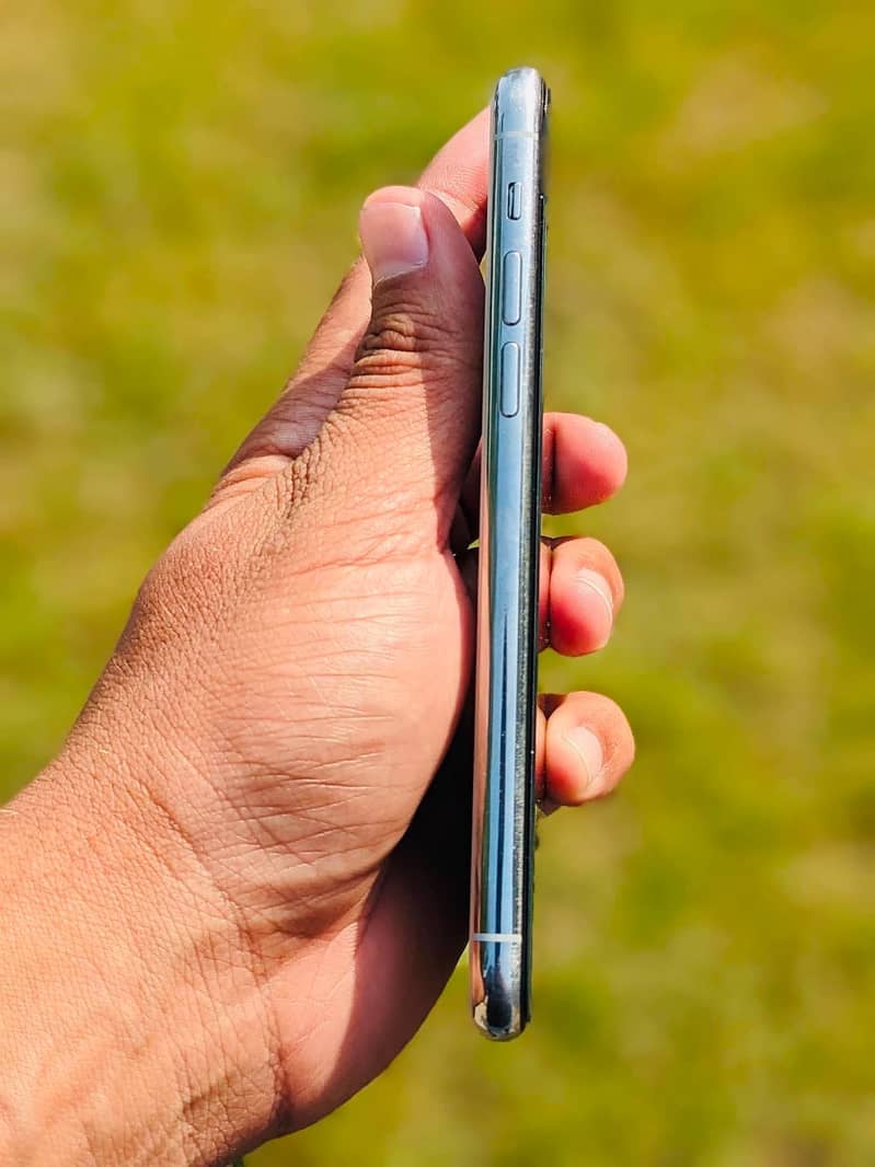 Apple iPhone 11 Pro 3