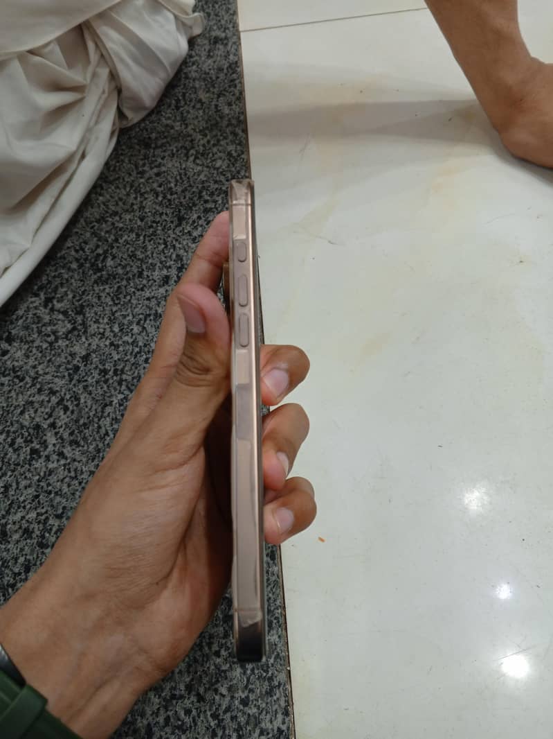 Apple iPhone 16 Pro Max 3