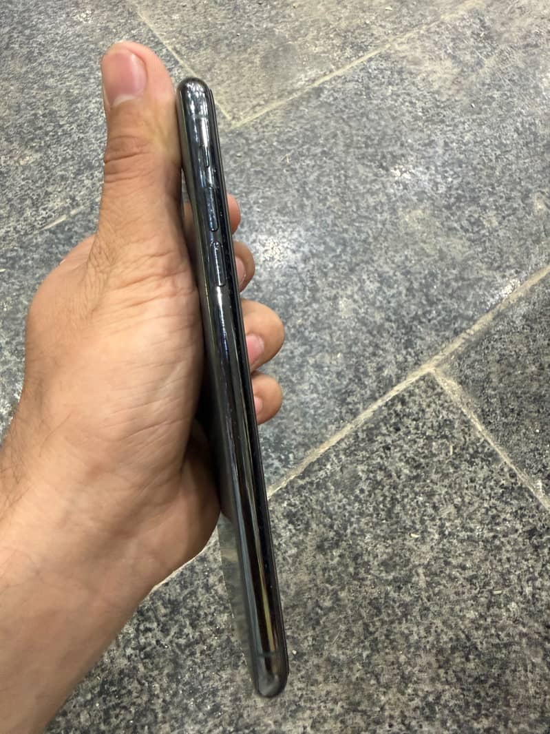 Apple iPhone 11 Pro Max 0