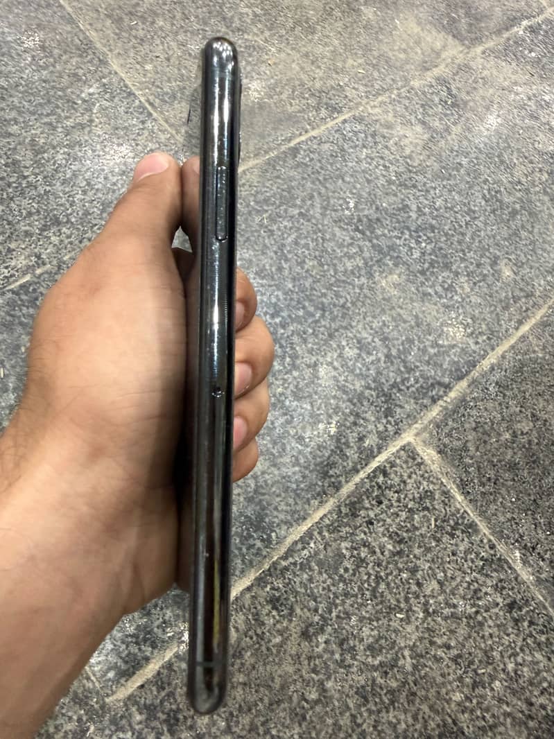 Apple iPhone 11 Pro Max 5