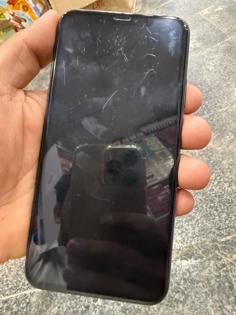 Apple iPhone 11 Pro Max 6