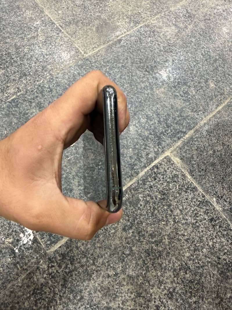 Apple iPhone 11 Pro Max 7