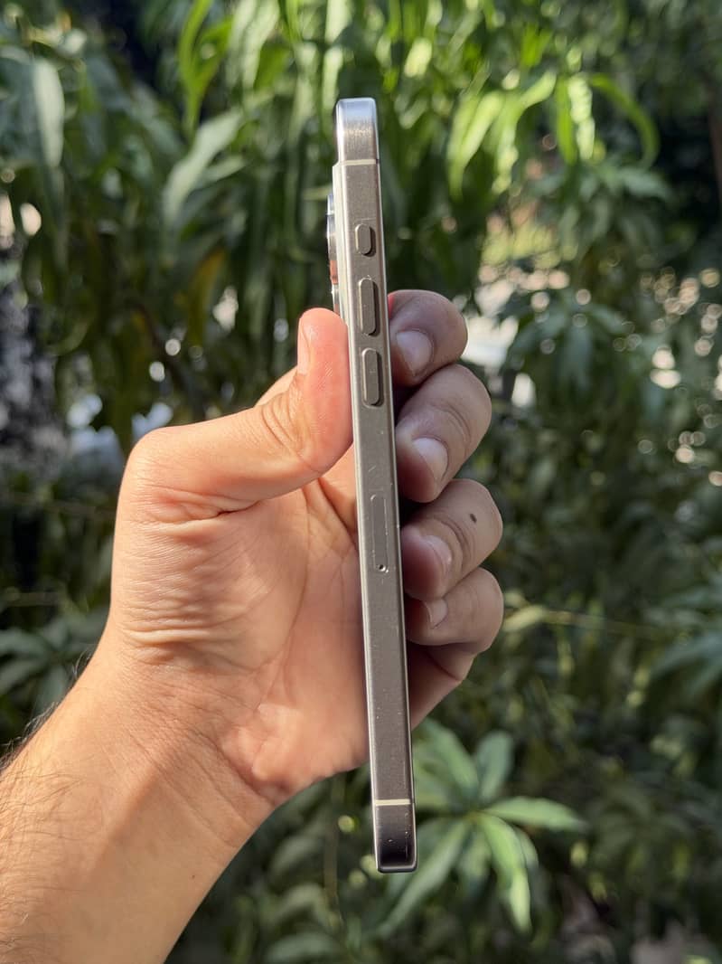 Apple iPhone 15 Pro Max 1