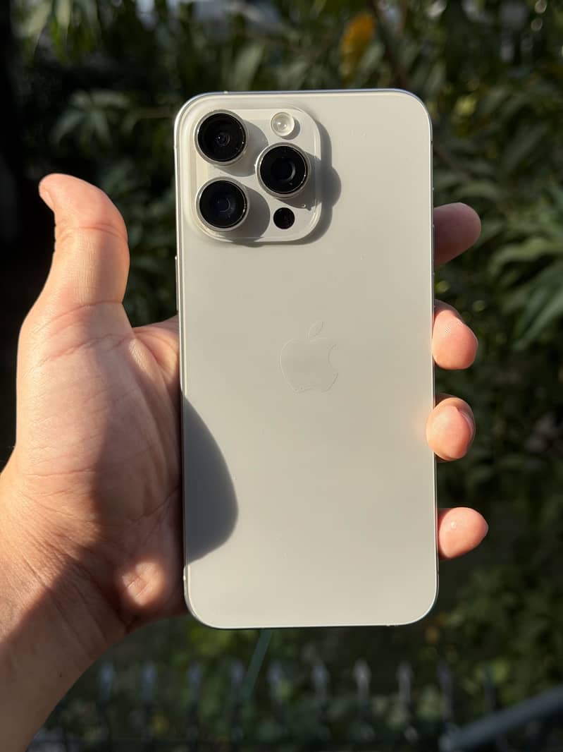 Apple iPhone 15 Pro Max 3