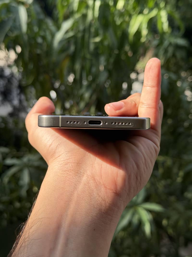 Apple iPhone 15 Pro Max 6