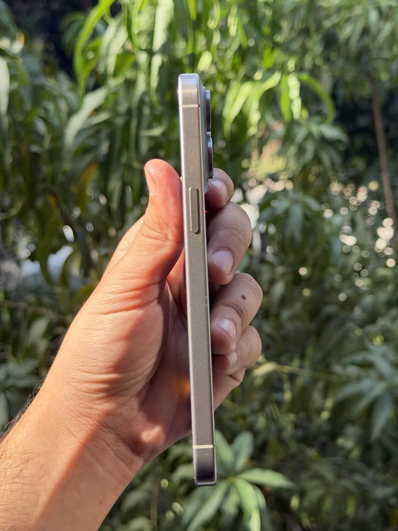 Apple iPhone 15 Pro Max 8