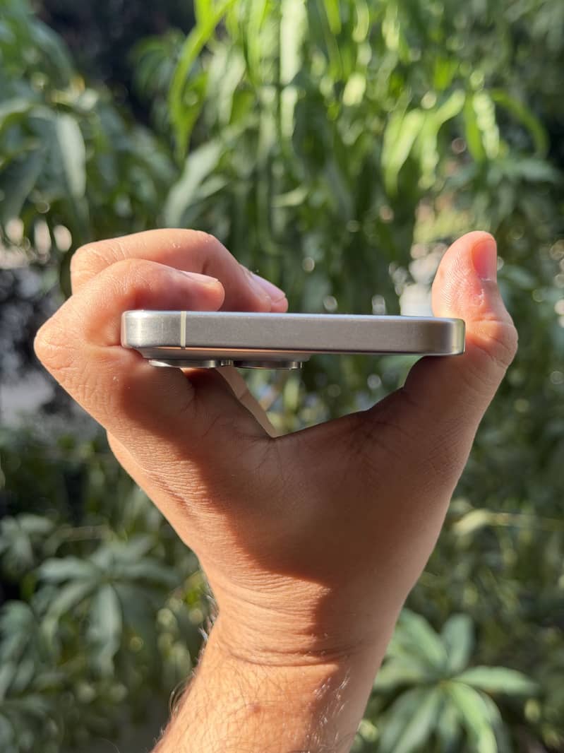 Apple iPhone 15 Pro Max 9