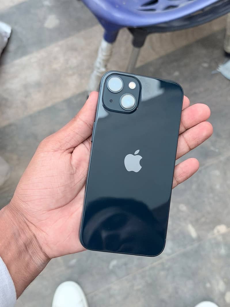 Apple iPhone 13 5