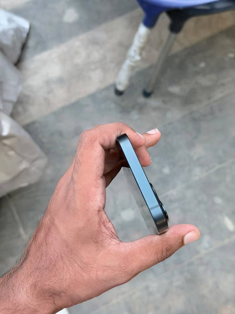Apple iPhone 13 6