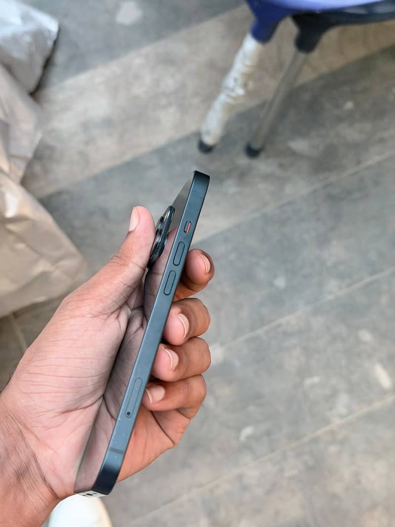 Apple iPhone 13 7
