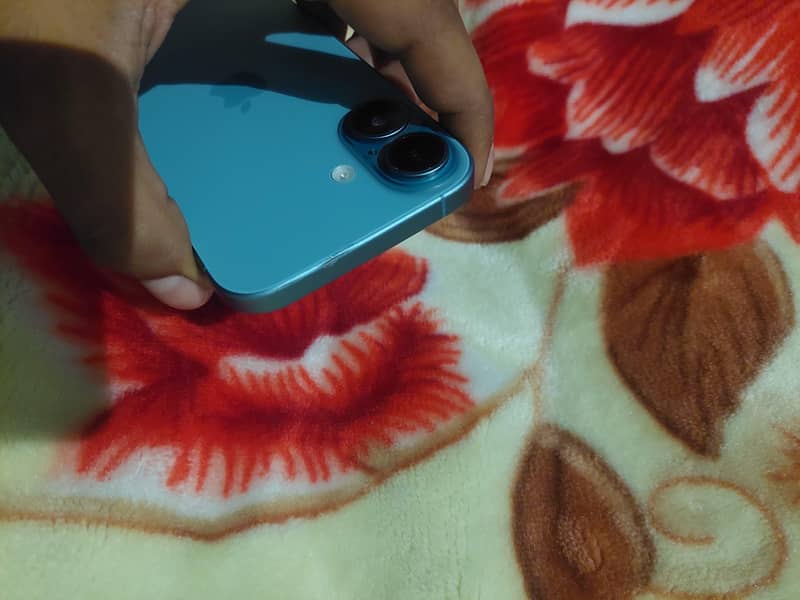 Apple iPhone 16 2