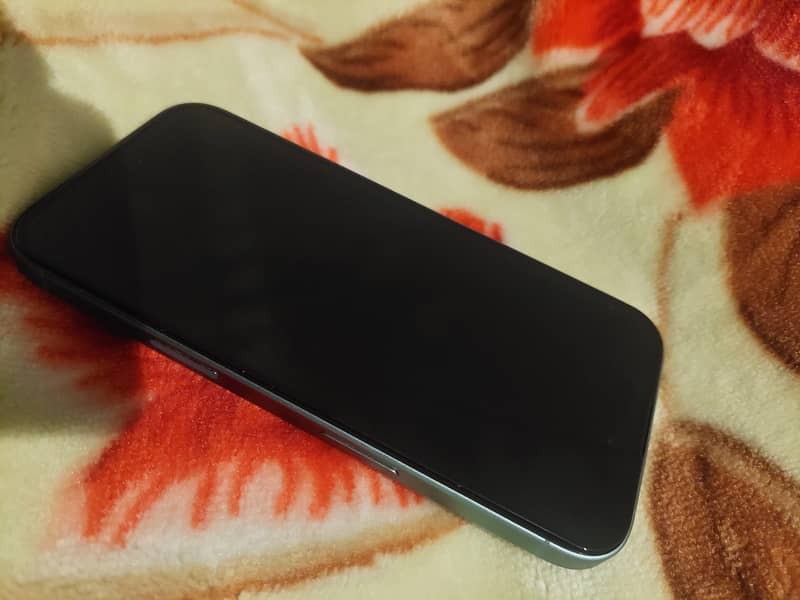 Apple iPhone 16 4