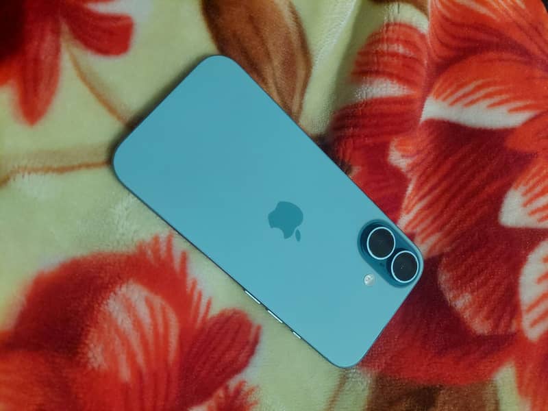 Apple iPhone 16 5
