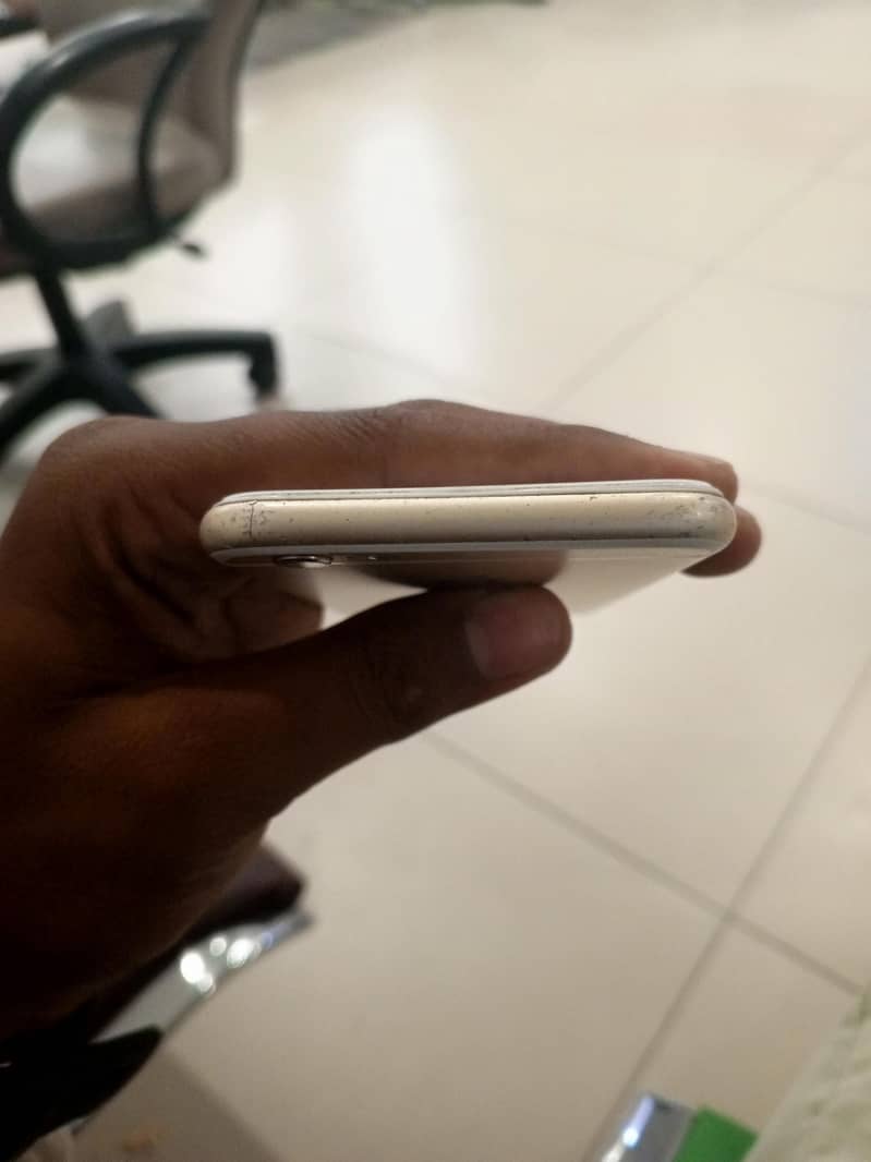 Apple iPhone 6S 4