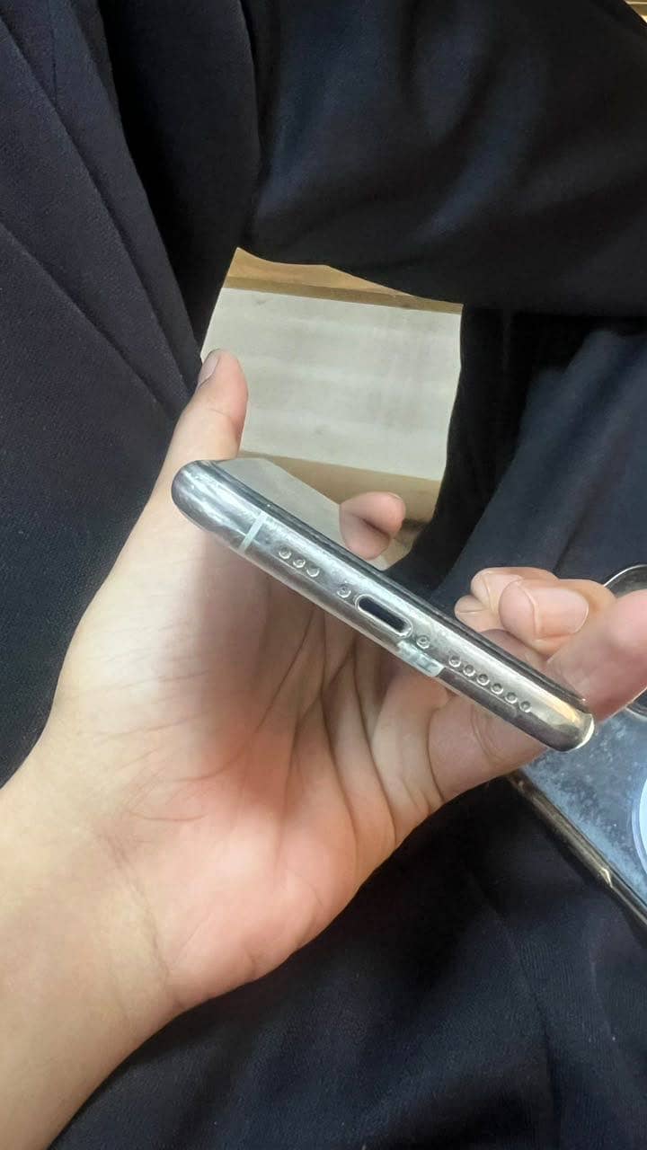 Apple iPhone 11 Pro 1
