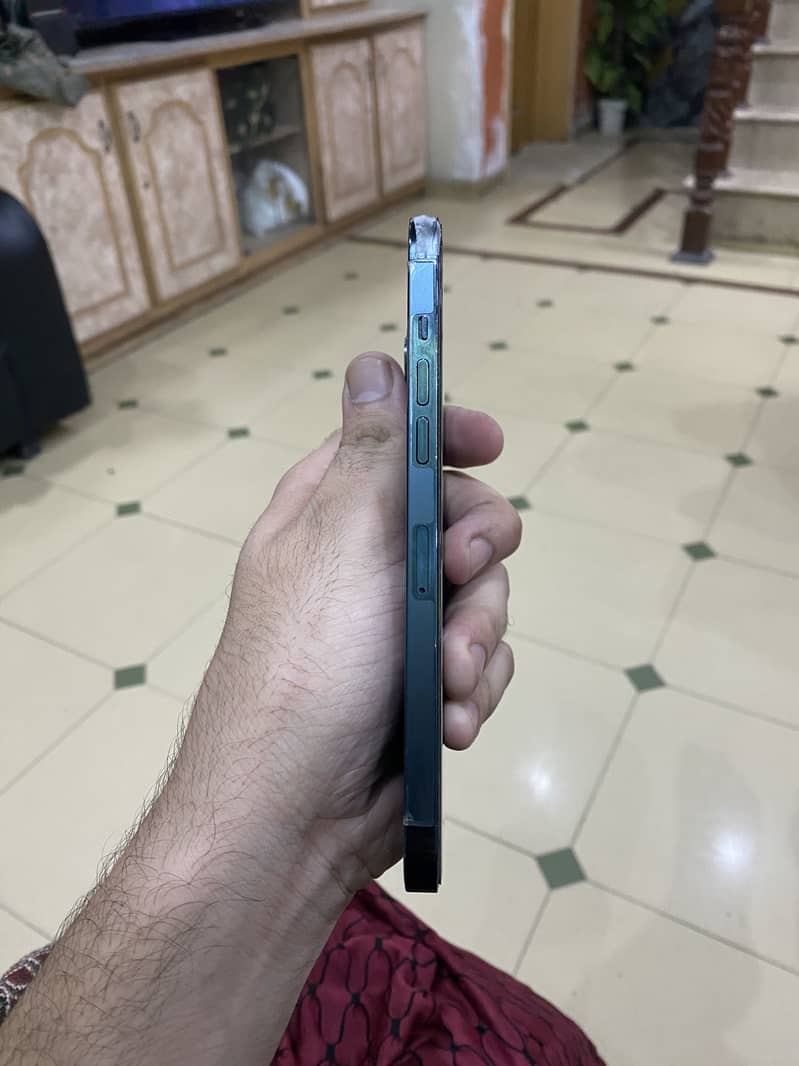 Apple iPhone 12 Pro Max 4
