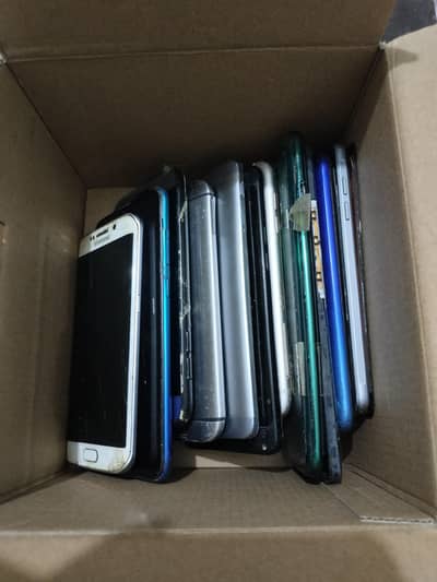 Selling 11 mobiles For parts or some are repairable